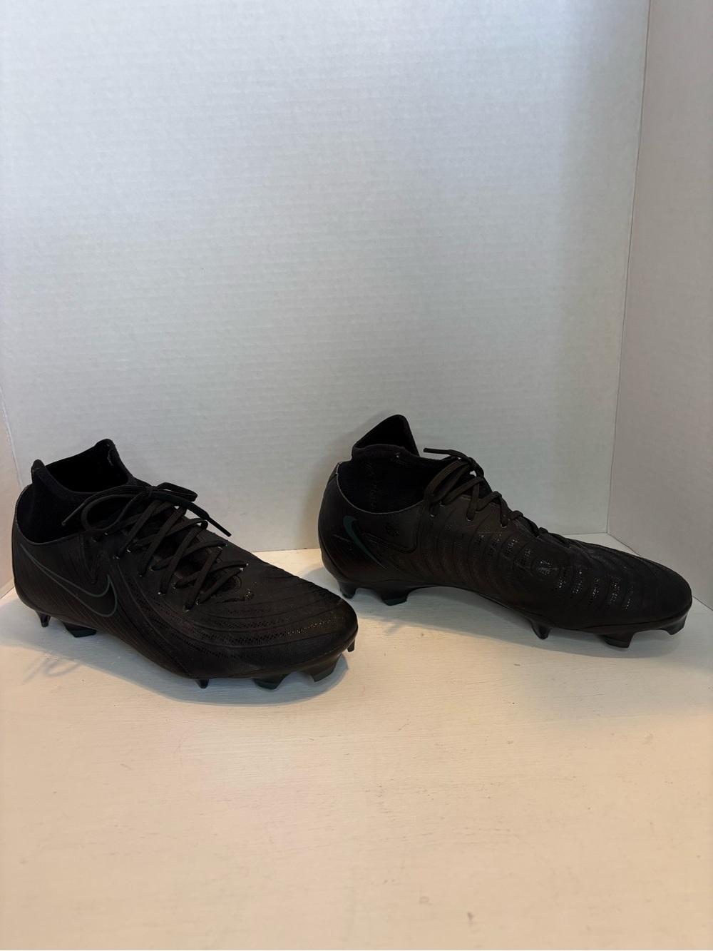 Nike Phantom Luna 2 Academy FG Soccer Cleats Size Men’s US 6.5